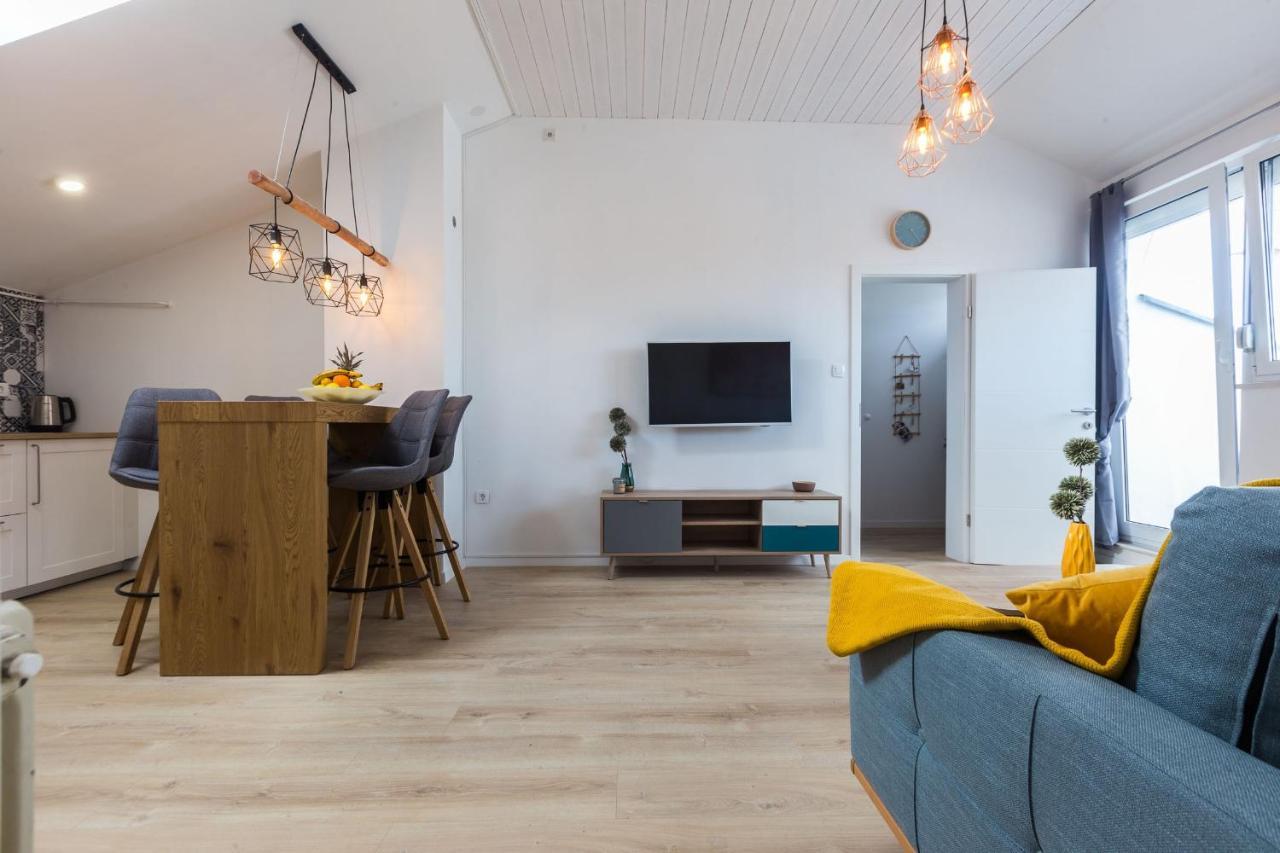 Kuki Apartment With Balcony 자다르 외부 사진